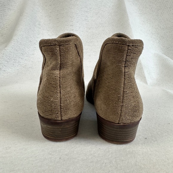 Lucky Brand Perforated Suede Ankle‎ Booties Taupe Block Heel Cutout Womens 7.5M - Picture 4 of 8